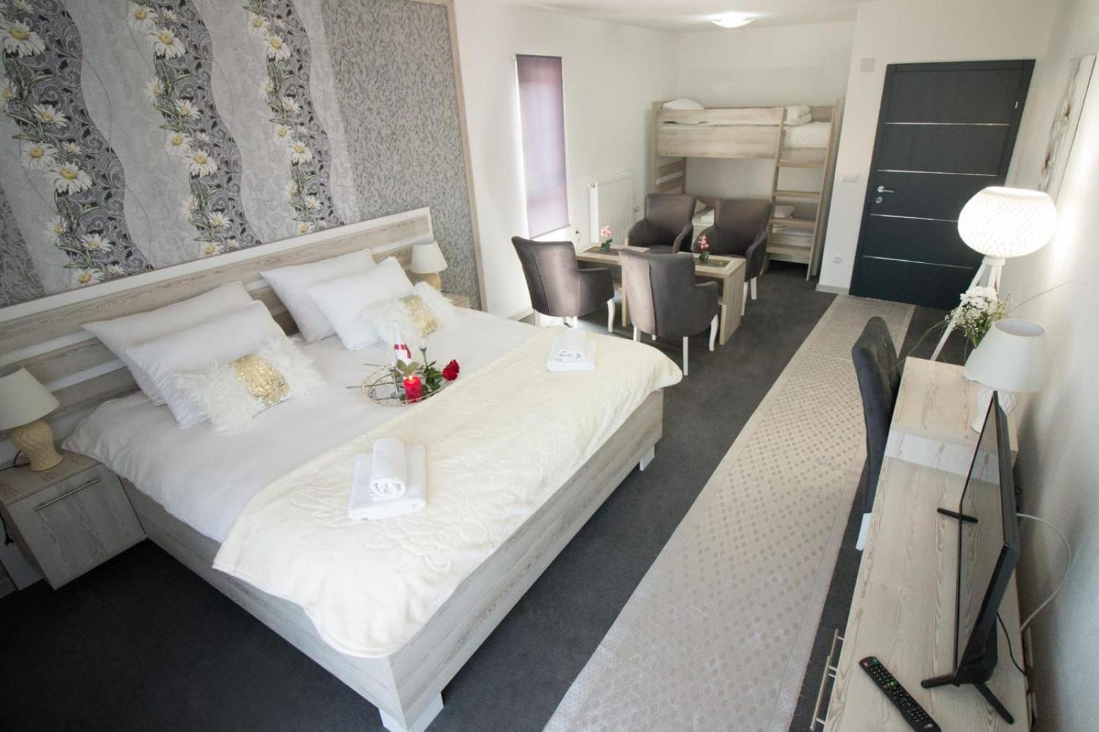 Aparthotel "Queen Zina" Vlasic Exterior photo