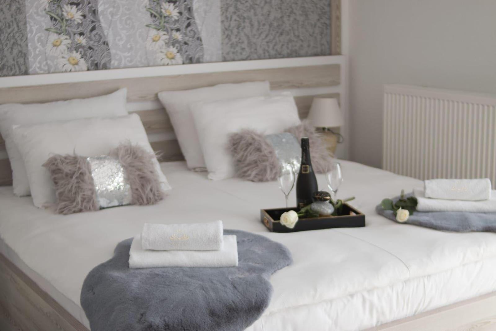 Aparthotel "Queen Zina" Vlasic Exterior photo